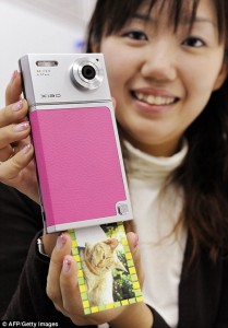 TOMY Xiaoâ„¢ TIP-521 Digital Camera com Built-in ZINK Printer