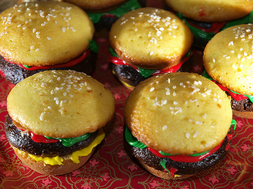 Cheeseburger doce by KateDWâ„¢ via Flickr Cheeseburger doce by KateDWâ„¢ via Flickr